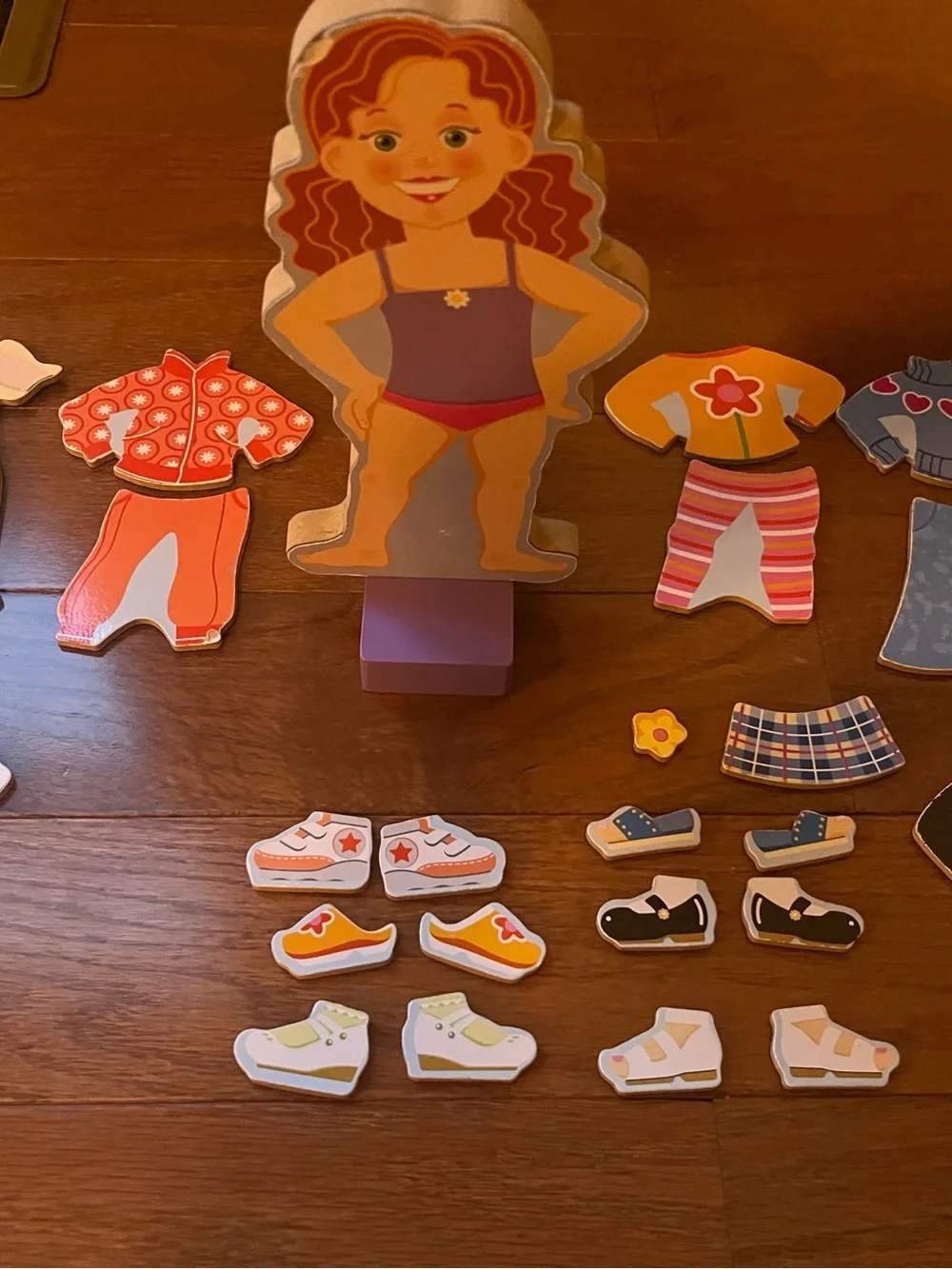 Melissa & Doug Magnetic Dress up Maggie Leigh Wooden doll & Clothing